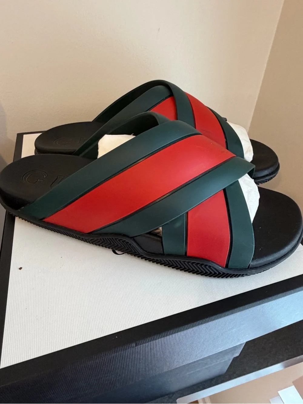 Men’s Gucci Green and Red Crisscross Leather Slide Sandals
